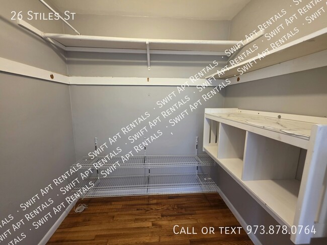 Building Photo - 26 Stiles St