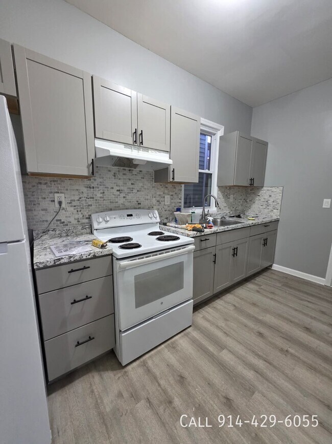 Building Photo - 94 Maple St