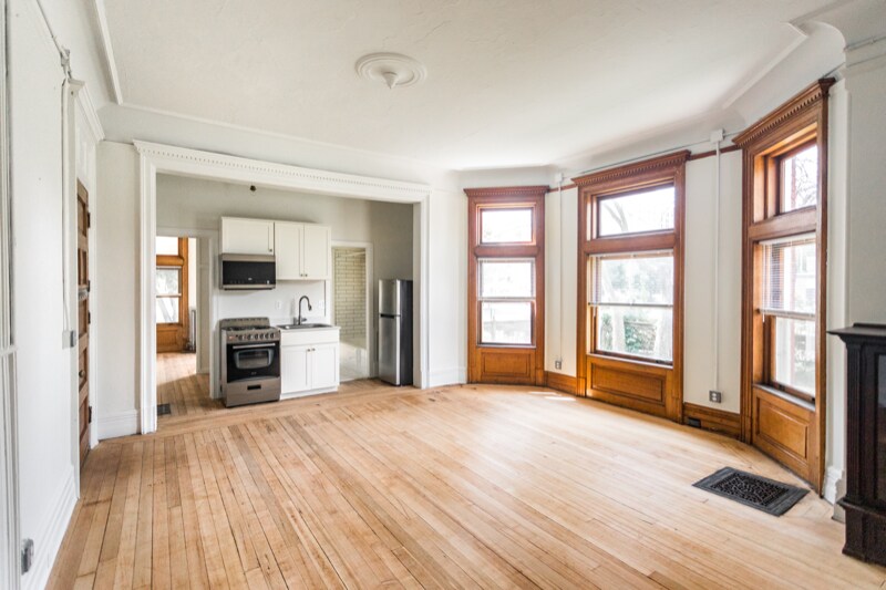 Building Photo - 223 E Ferry St