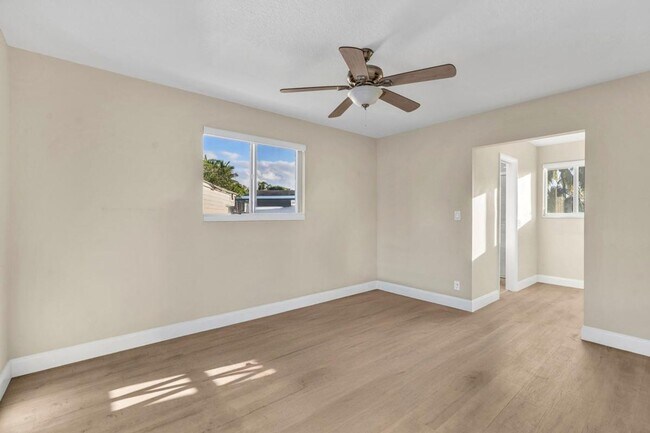 Building Photo - 290 NW 65th Ave