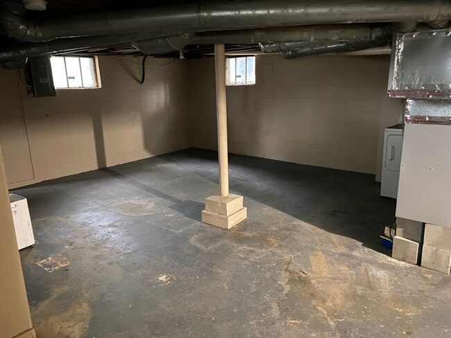 Building Photo - 3 Bedroom 1 Bathroom Single Family Home, N...