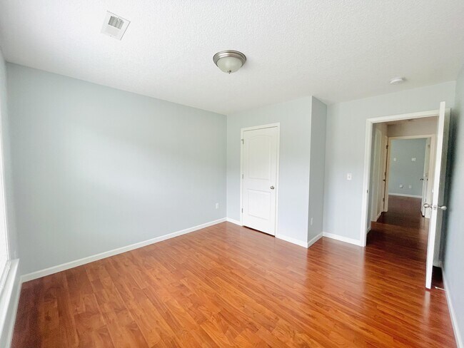 Building Photo - 1020 Saint Charles Way