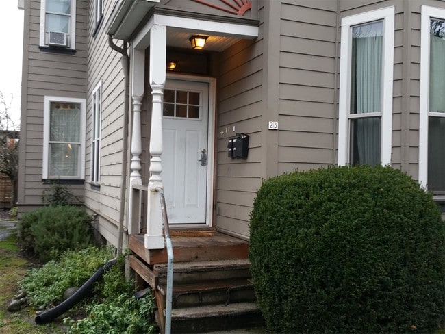 Building Photo - 25 SE 26th Ave