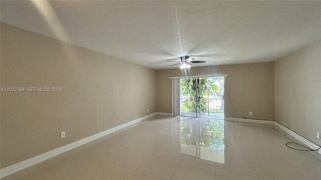 Building Photo - 10377 N Kendall Dr