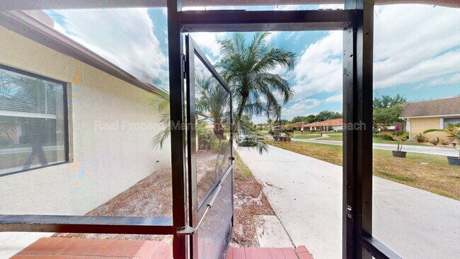 Building Photo - 609 White Water Dr