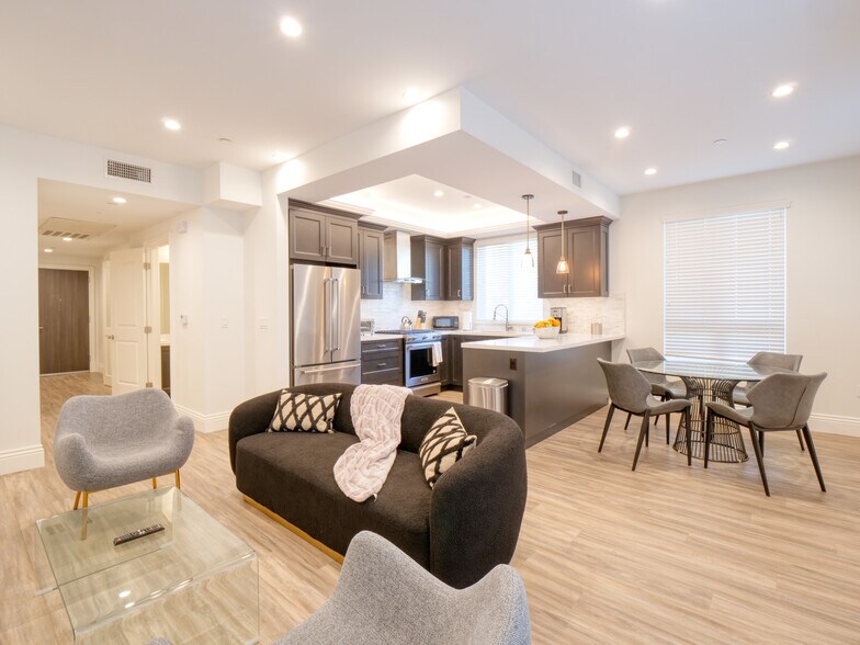 Building Photo - 911 S Shenandoah St