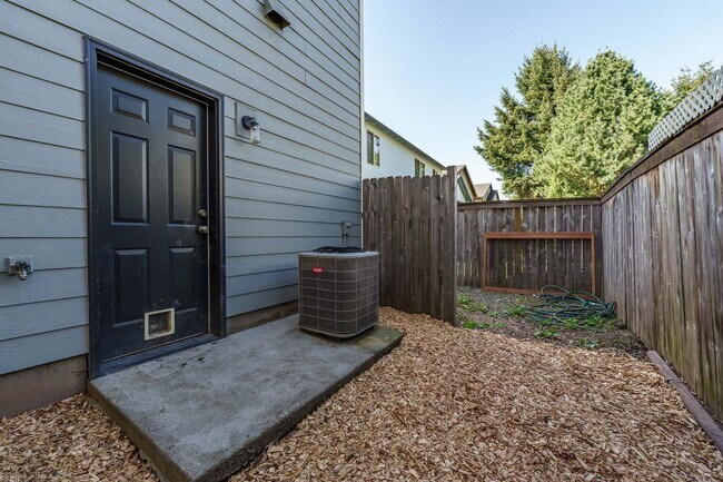 Building Photo - Cul-de-Sac Living at Its Best – Updated 3BR with Garage & A/C!