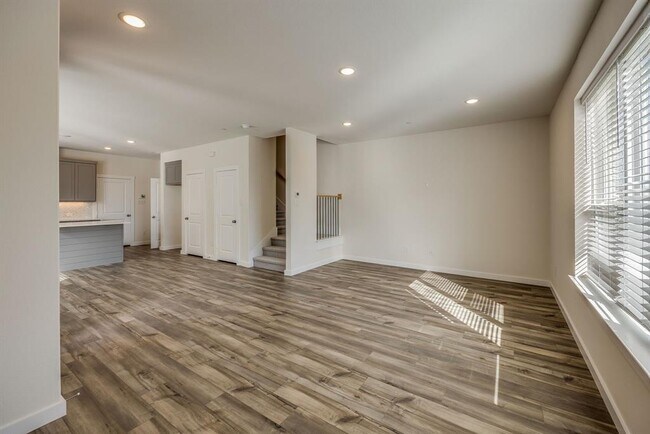 Building Photo - 1770 Thornton Dr