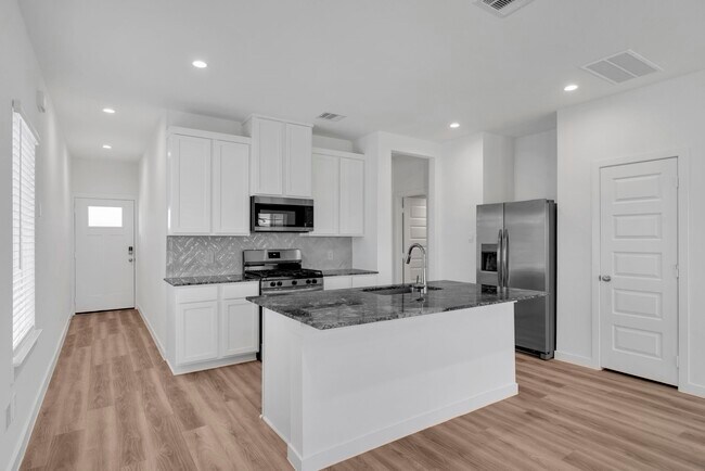 Building Photo - 10316 Penryn Frst Trl