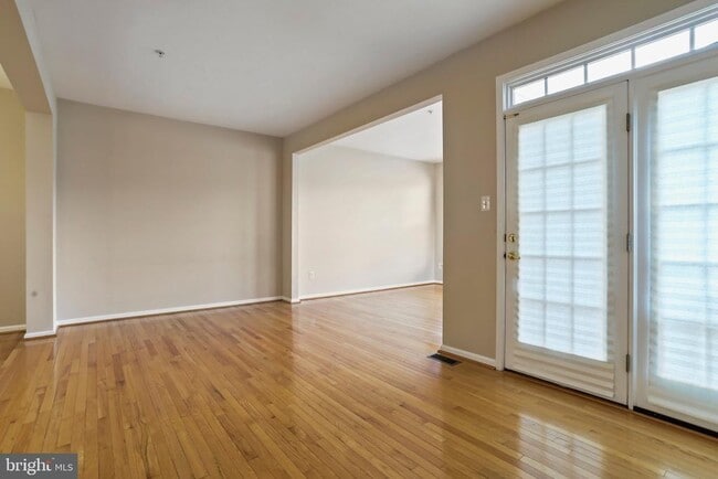 Building Photo - 8818 Papillon Dr