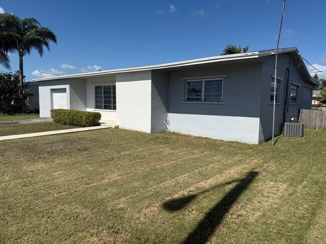 Building Photo - 671 NW 17th St