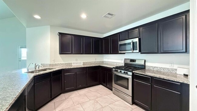 Building Photo - 4711 Forest Hurst Glen