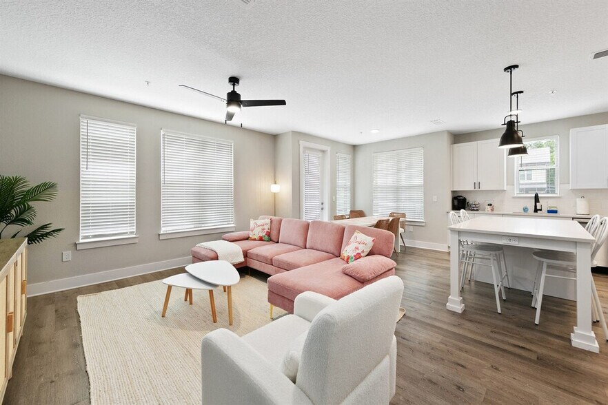 Building Photo - 11830 Buckfield Cir