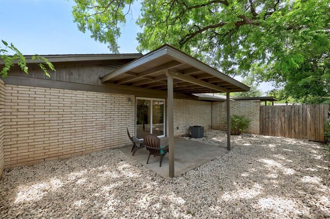 Building Photo - 8600 Hathaway Dr