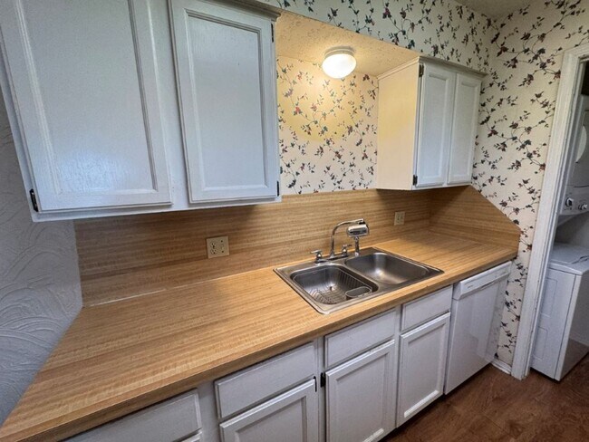 Building Photo - 2 bedroom condo for rent in Nantucket, nea...