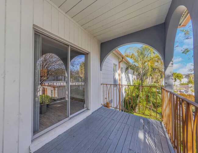 Building Photo - 4404 W Kennedy Blvd