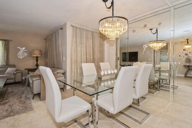 Building Photo - 4485 Carambola Cir S