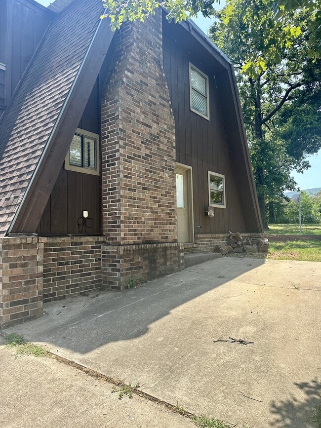 Building Photo - 103 Myra Ln