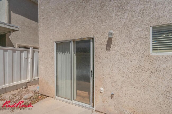 Building Photo - Fresh Carpet! Spacious 5-Bedroom Townhome