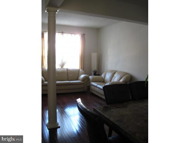 Building Photo - 1459 Pangbourne Way