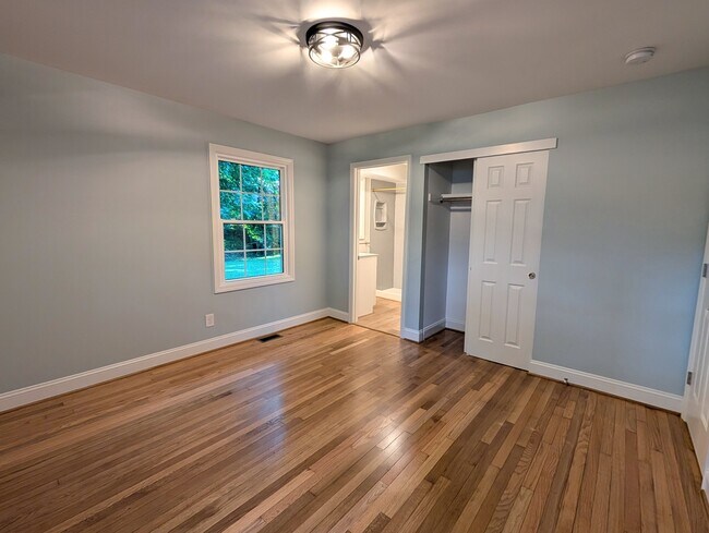 Building Photo - 1274 Tredwell Dr