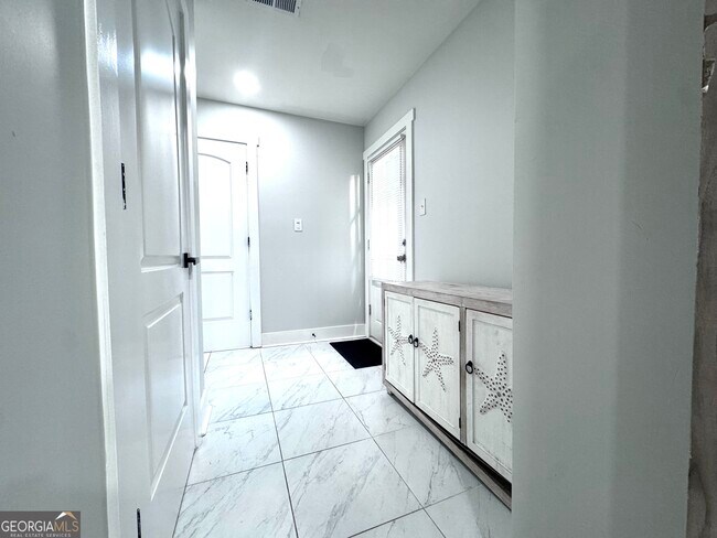 Building Photo - 3280 Stonewall Tell Rd