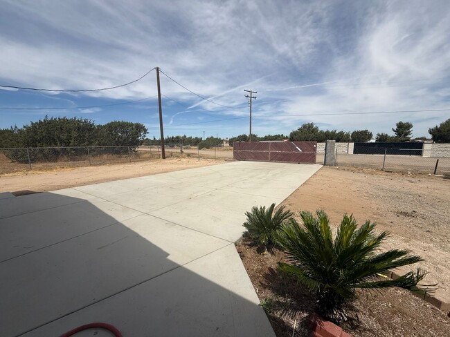 Building Photo - 12977 Cactus St