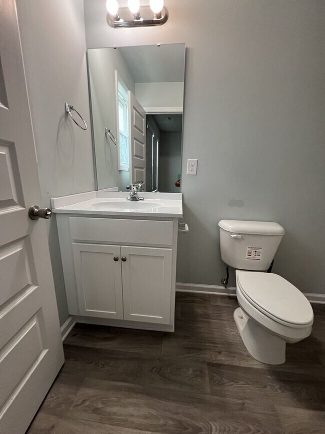 Building Photo - Townhome in Holly Ridge!!