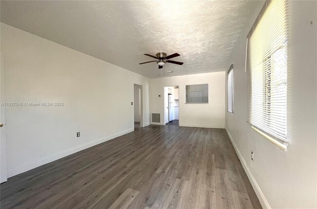 Building Photo - 4024 NW 5th Ave
