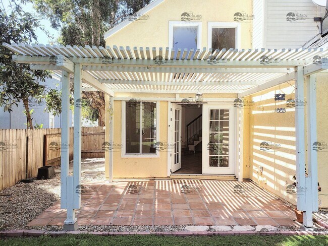 Building Photo - 3 Bedroom, 2.5 Bathroom in Rancho Del Oro!