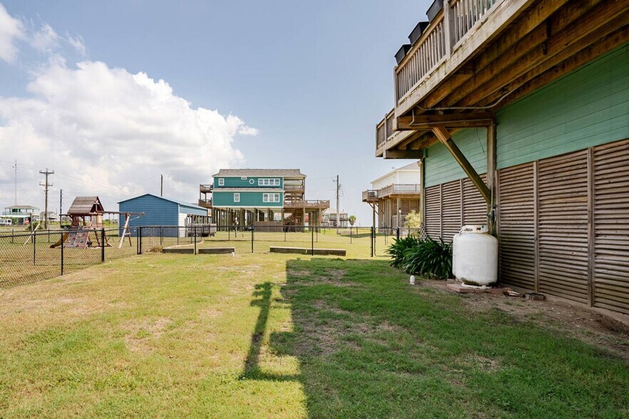 Building Photo - 986 Dolly St