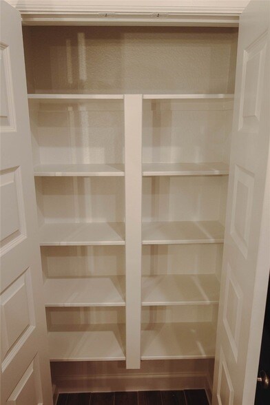 Building Photo - 3352 Vine Ter Trce