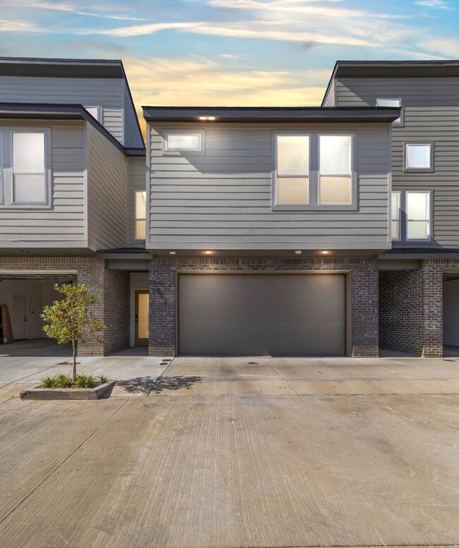 Building Photo - FOR RENT in LAFAYETTE!