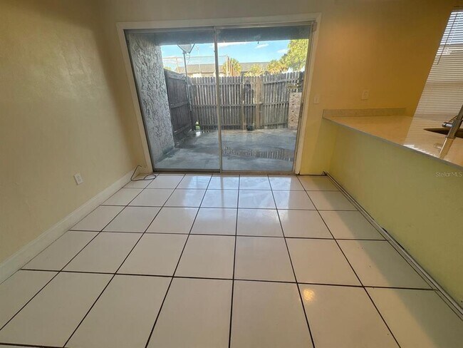 Building Photo - 4033 Henley Rd