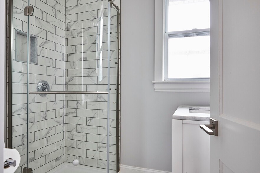 Building Photo - 52 Mansfield St