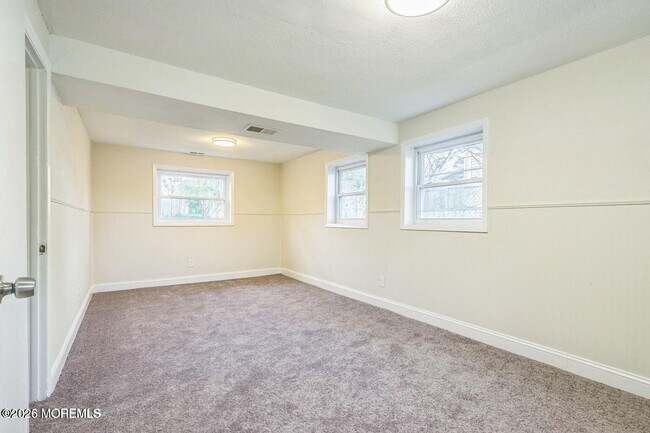 Building Photo - 1575 Deer Hollow Dr