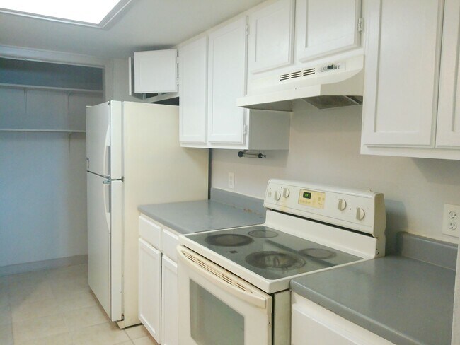 Building Photo - 2309 Capitan Dr