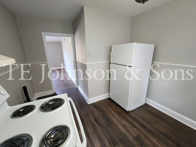 Building Photo - Corner Lot Duplex Situated Near Blum Park.
