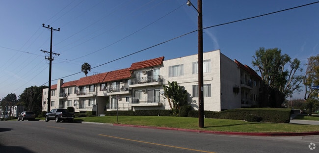 Building Photo - 11081 Rose Ave