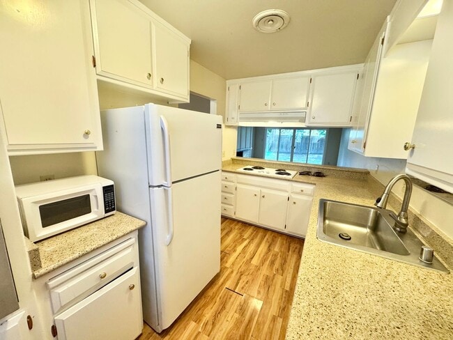 Building Photo - 604 Radcliffe Dr