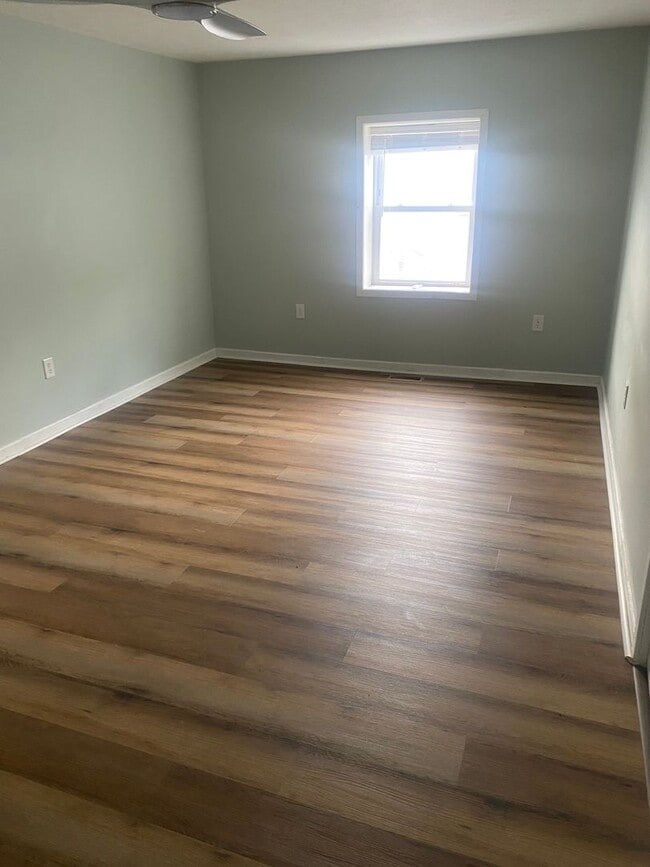 Building Photo - 933 Roosevelt Blvd