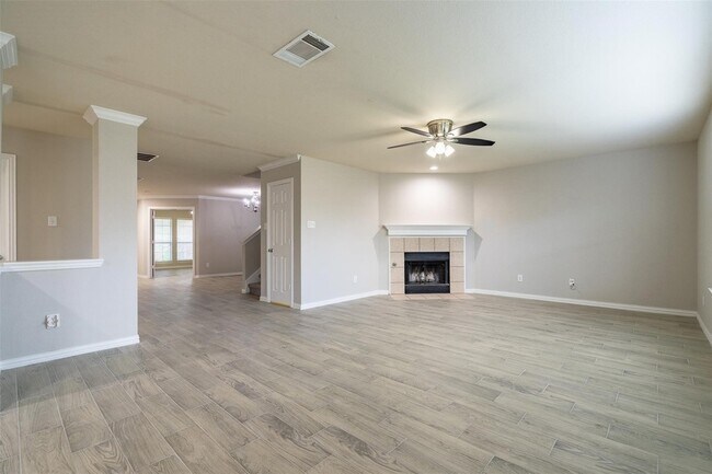 Building Photo - 1528 Canary Dr