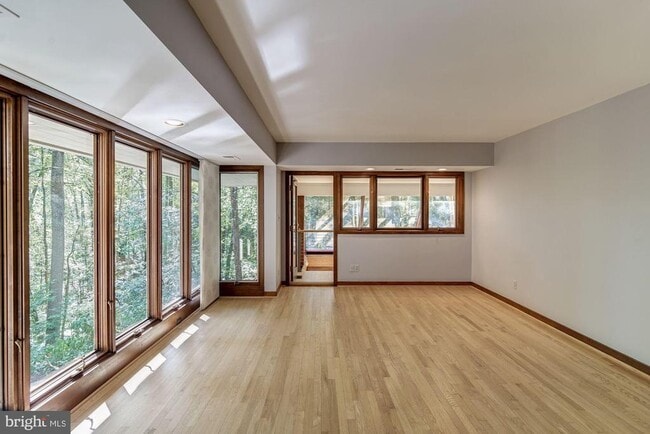 Building Photo - 1325 Darnall Dr