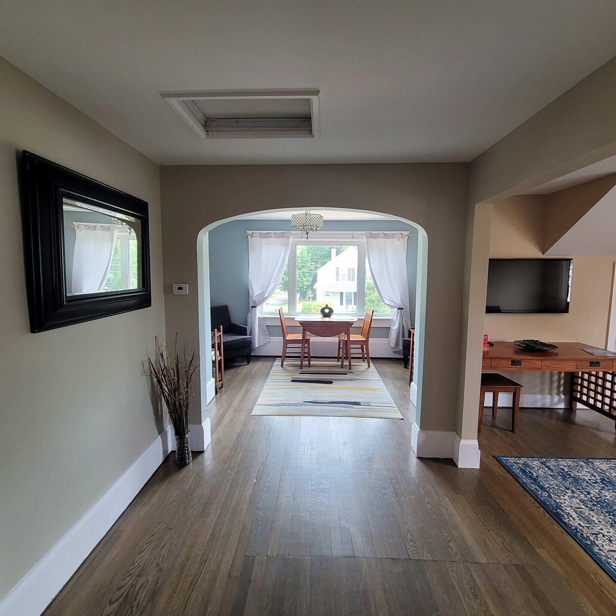Large open common area - 1235 Gardners Neck Rd