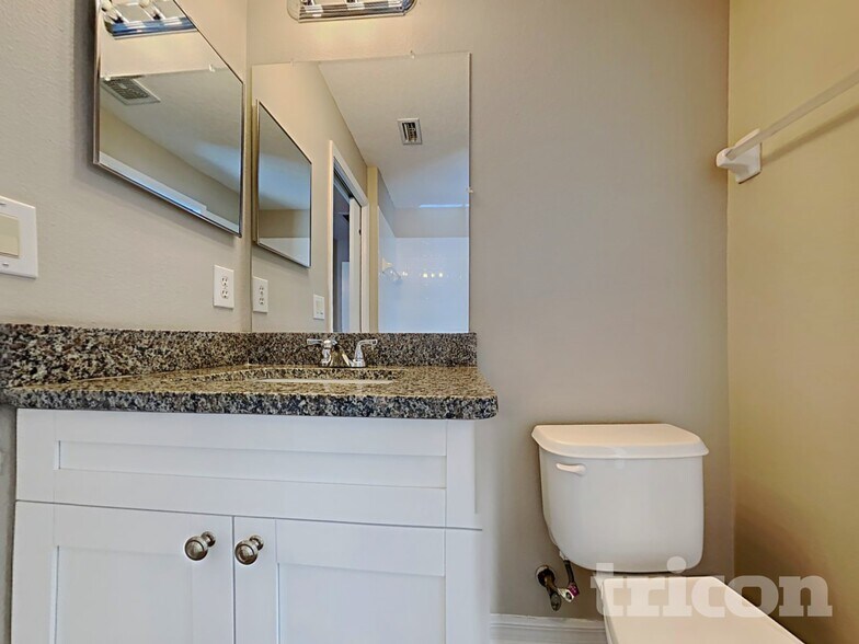 Building Photo - 10041 Creek Bluff Dr