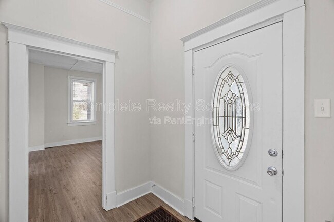 Building Photo - 6811 Etzel Ave