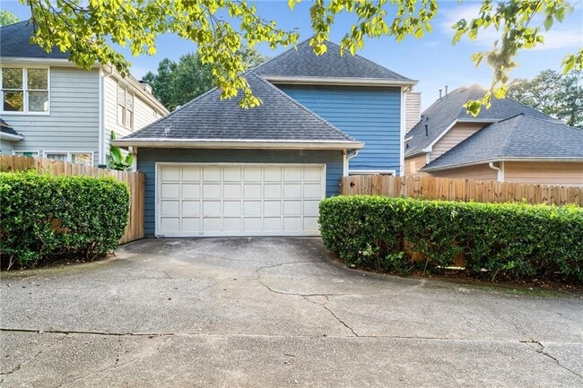 Building Photo - 529 Eastland Dr