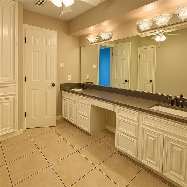 Building Photo - 14211 Woodnook Dr