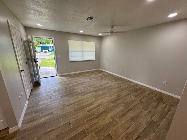 Building Photo - 21512 Campbell Dr
