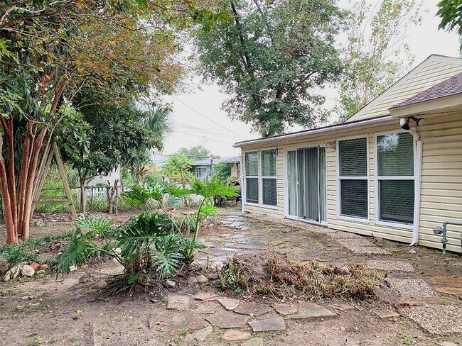 Building Photo - 3210 Cloverdale St
